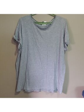 Divided H&M tshirt size medium